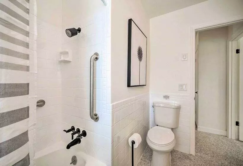 Waterfront Lake Dora Escape W/ Private Dock & Slip