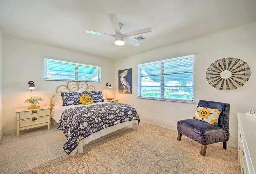 Waterfront Lake Dora Escape W/ Private Dock & Slip