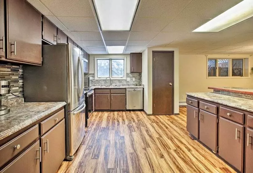 Lakefront Fairbanks Unit, 1 Mile To Pioneer Park!