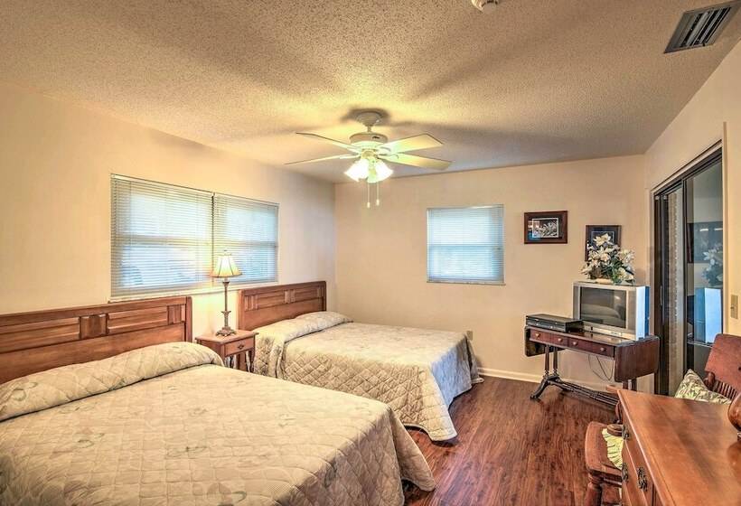 Lakefront Frostproof Vacation Rental W/ Beach!