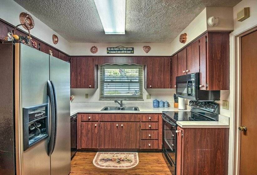 Lakefront Frostproof Vacation Rental W/ Beach!