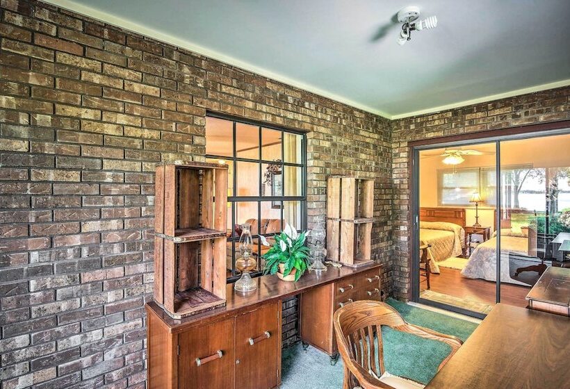 Lakefront Frostproof Vacation Rental W/ Beach!