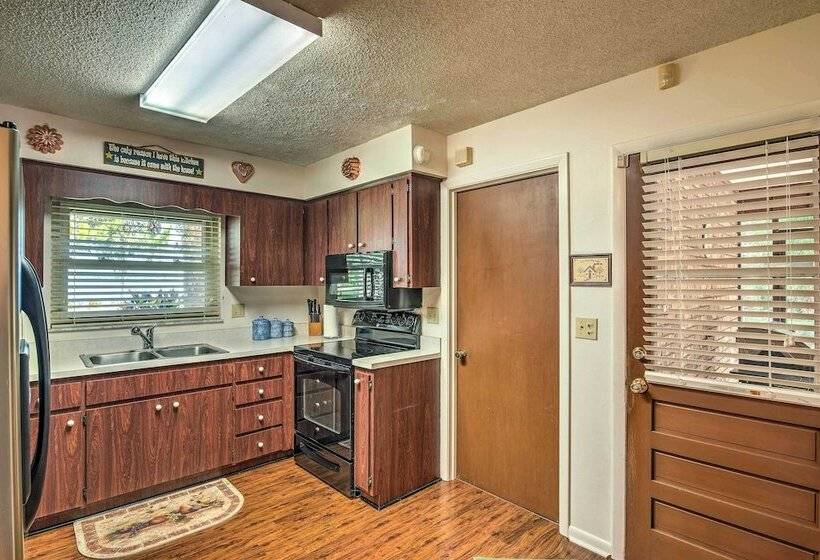 Lakefront Frostproof Vacation Rental W/ Beach!