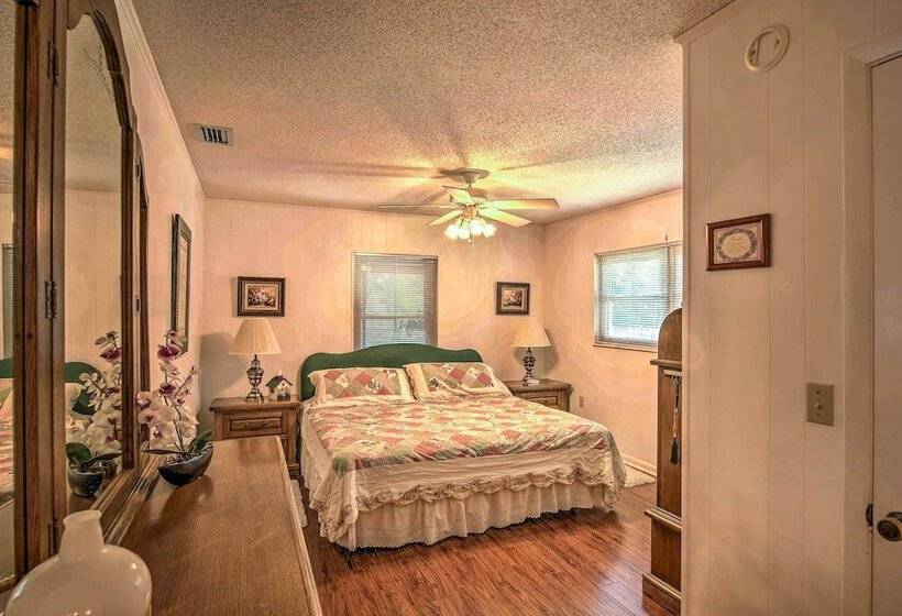 Lakefront Frostproof Vacation Rental W/ Beach!