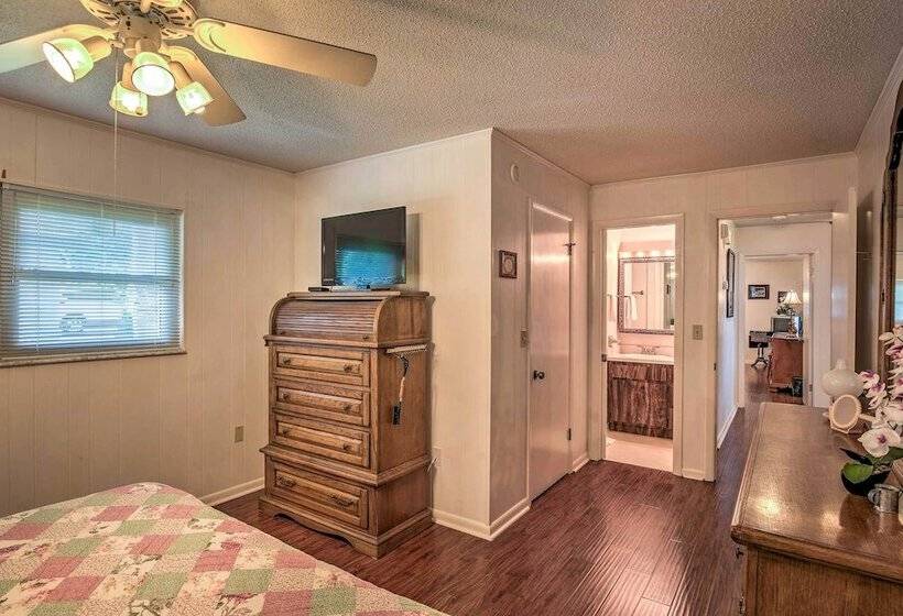 Lakefront Frostproof Vacation Rental W/ Beach!