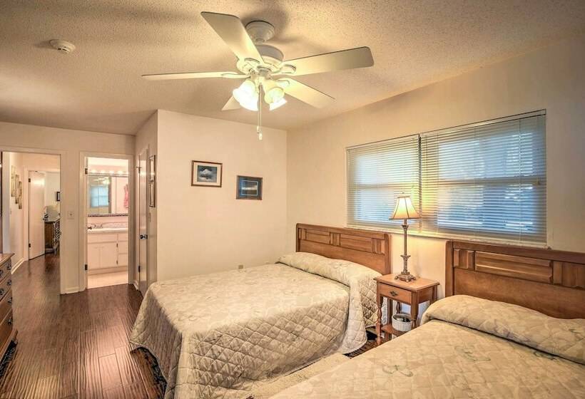 Lakefront Frostproof Vacation Rental W/ Beach!