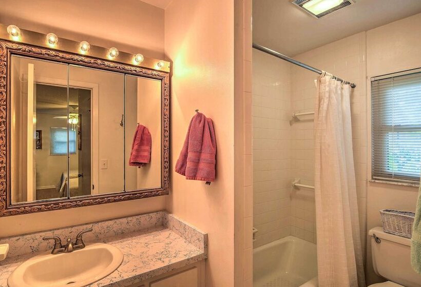 Lakefront Frostproof Vacation Rental W/ Beach!