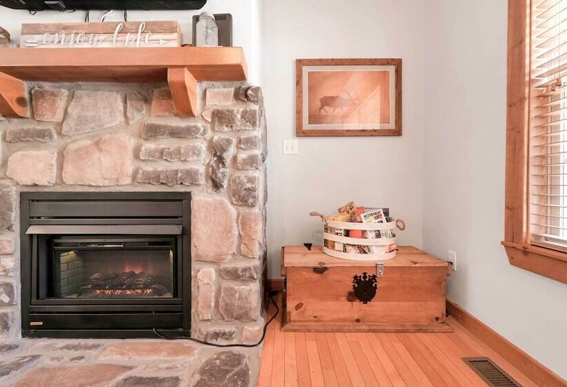 Lakefront Branson Cabin: 6 Mi To Branson Strip!