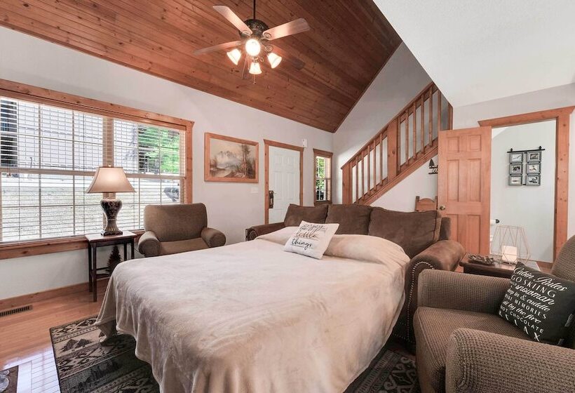 Lakefront Branson Cabin: 6 Mi To Branson Strip!