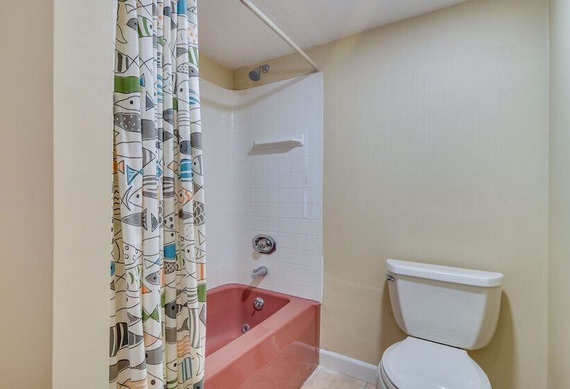 Lakefront Naples Retreat With Docks & Fire Pits!