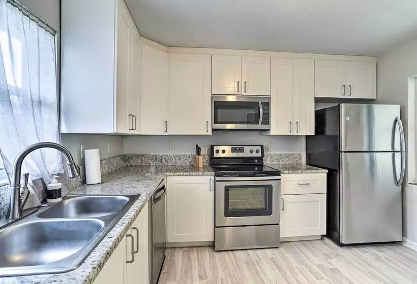 Largo Hideaway W/ Game Room & Fenced Yard!