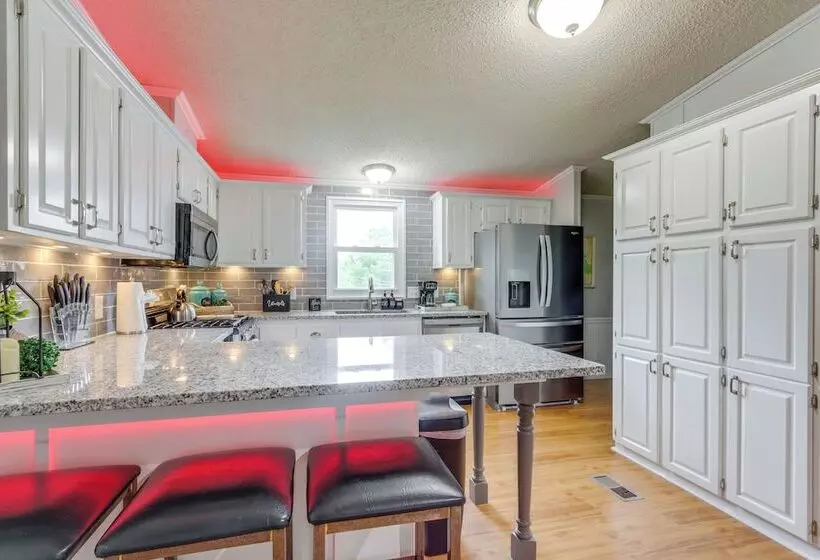 8 Mi To Beach: Lake View Haven In Linn Creek!