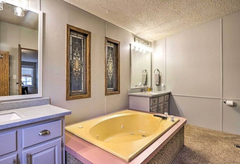 8 Mi To Beach: Lake View Haven In Linn Creek!