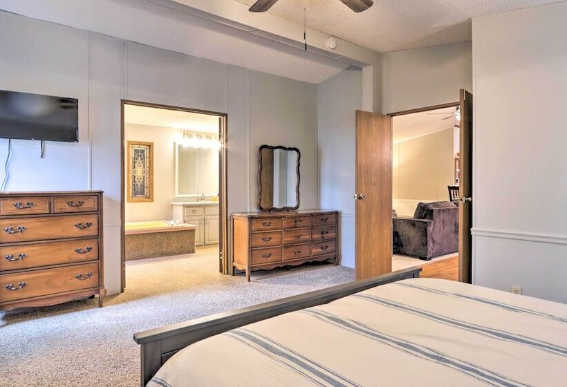 8 Mi To Beach: Lake View Haven In Linn Creek!