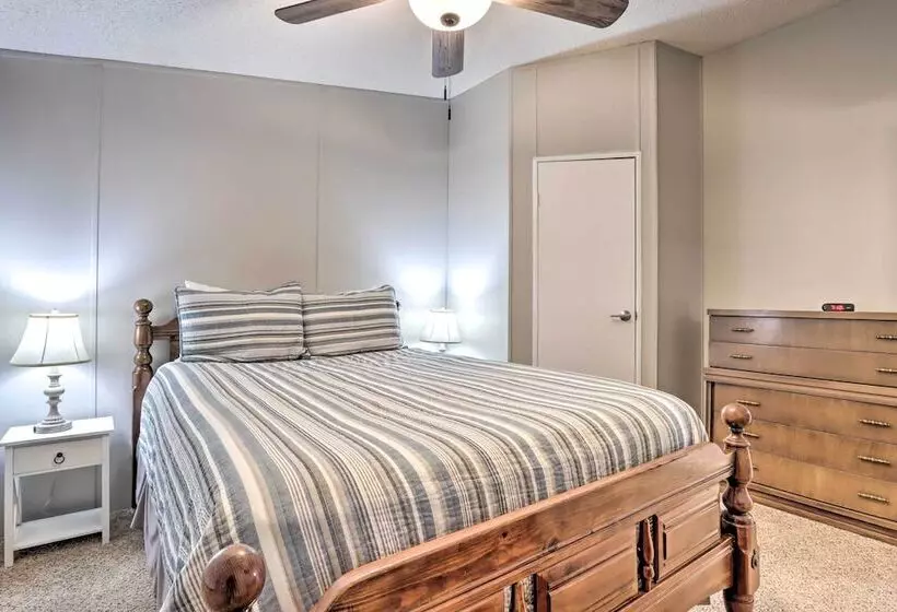 8 Mi To Beach: Lake View Haven In Linn Creek!