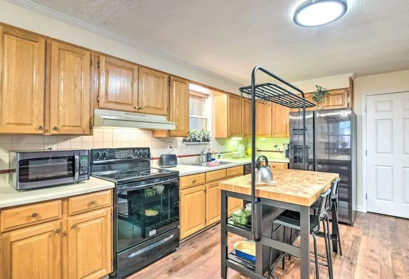 Lovely Taylors Home: 8 Mi To Dtwn Greenville!