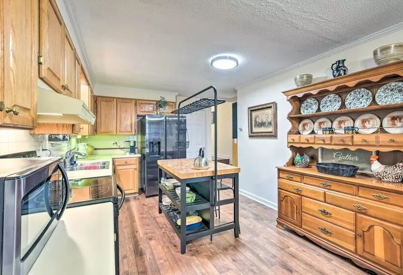 Lovely Taylors Home: 8 Mi To Dtwn Greenville!