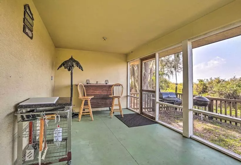 On Lake Istokpoga: Lorida Home W/ Lanai!