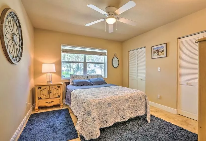 On Lake Istokpoga: Lorida Home W/ Lanai!