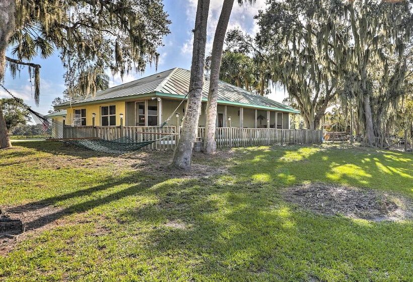On Lake Istokpoga: Lorida Home W/ Lanai!