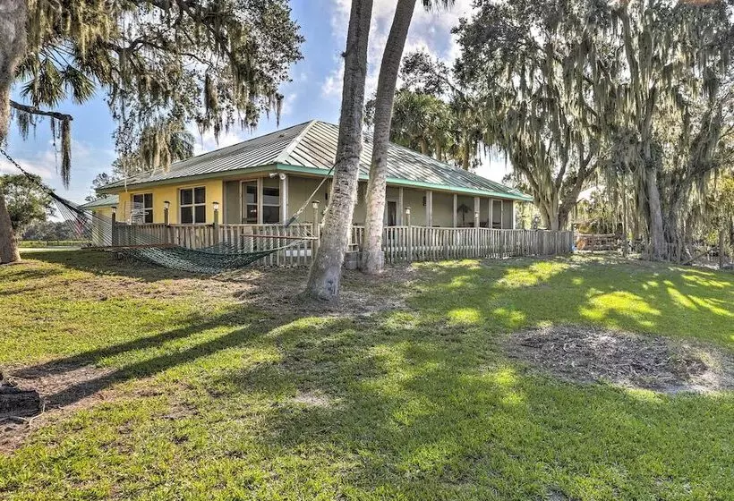 On Lake Istokpoga: Lorida Home W/ Lanai!