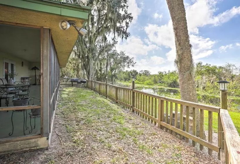 On Lake Istokpoga: Lorida Home W/ Lanai!