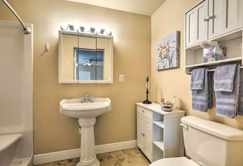 On Lake Istokpoga: Lorida Home W/ Lanai!