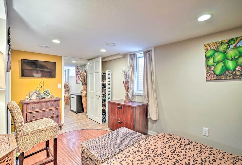 8 Mi To Downtown: Convenient Minneapolis Home