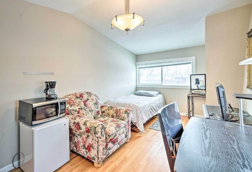 8 Mi To Downtown: Convenient Minneapolis Home