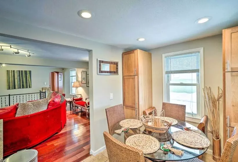 8 Mi To Downtown: Convenient Minneapolis Home