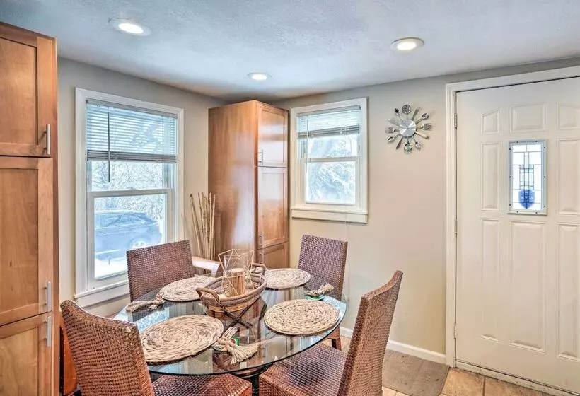 8 Mi To Downtown: Convenient Minneapolis Home