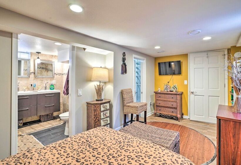 8 Mi To Downtown: Convenient Minneapolis Home