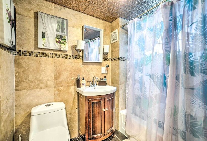 8 Mi To Downtown: Convenient Minneapolis Home