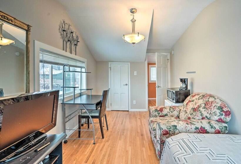 8 Mi To Downtown: Convenient Minneapolis Home