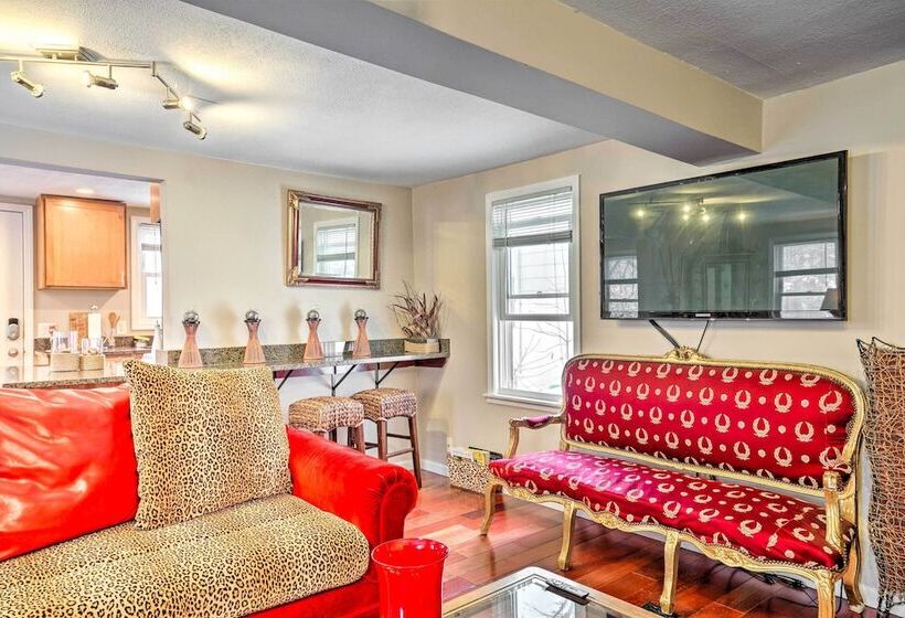 8 Mi To Downtown: Convenient Minneapolis Home