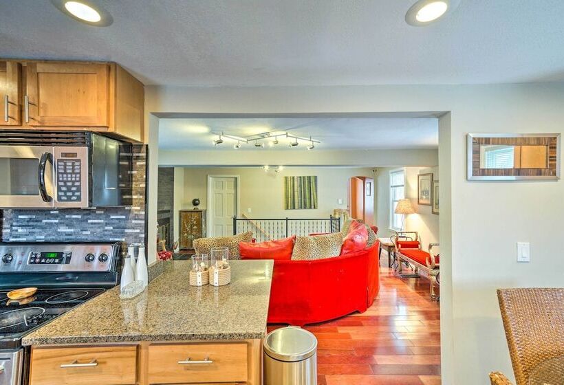 8 Mi To Downtown: Convenient Minneapolis Home