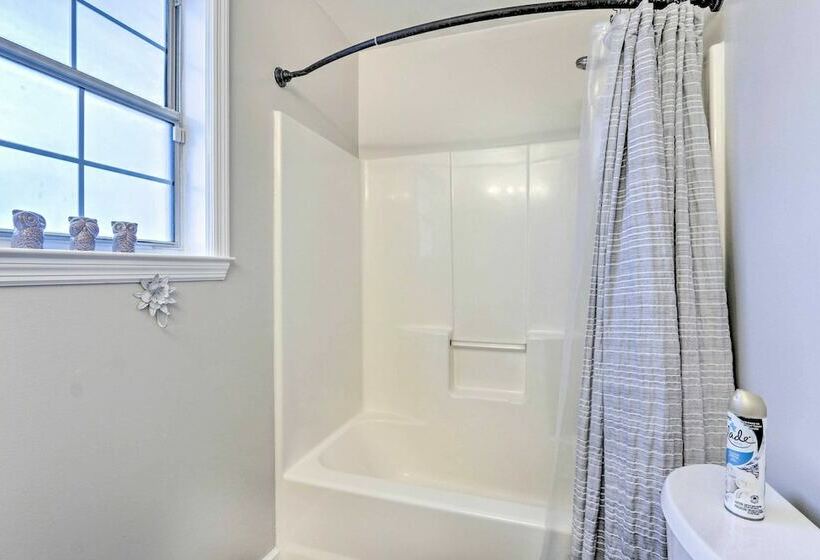 Peaceful Beaufort Home W/ Front Porch + Grill