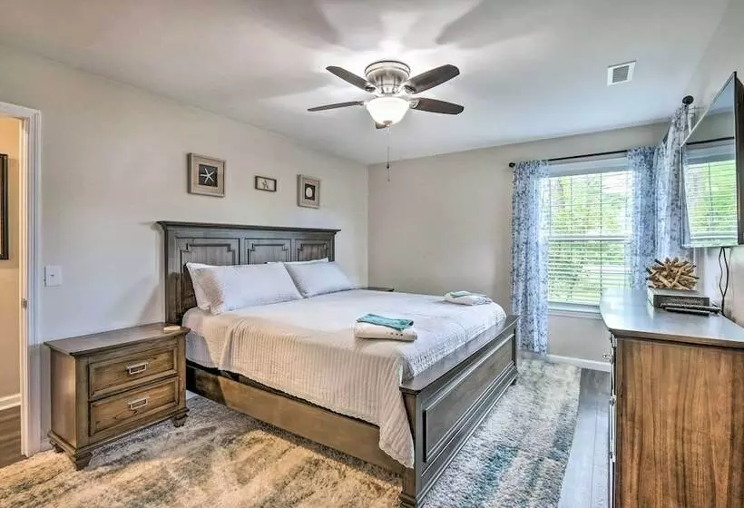 Peaceful Beaufort Home W/ Front Porch + Grill