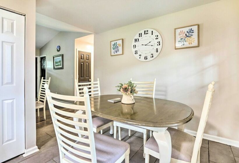 Peaceful Beaufort Home W/ Front Porch + Grill