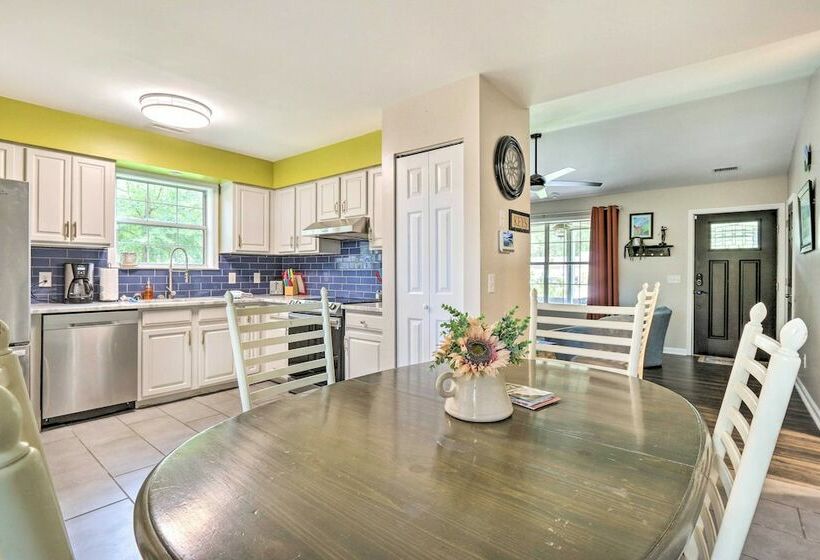 Peaceful Beaufort Home W/ Front Porch + Grill