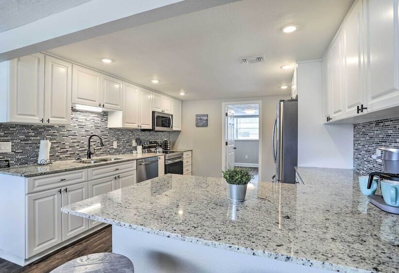 Pet Friendly Gulfport Home < 2 Mi To Beach