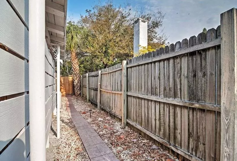 Quiet Cottage < 1/2 Mi To Gulf Coast & Boardwalk!