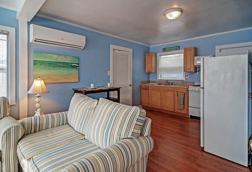 Quiet Cottage < 1/2 Mi To Gulf Coast & Boardwalk!