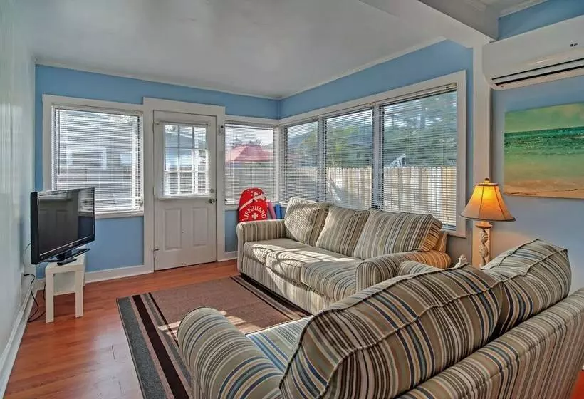 Quiet Cottage < 1/2 Mi To Gulf Coast & Boardwalk!