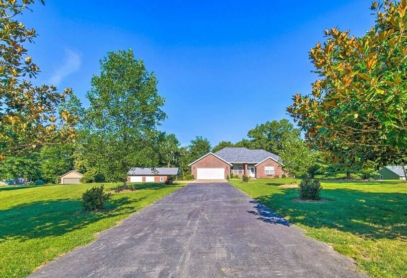 Retreat W/ Fire Pit ~ 16 Mi To Springfield!