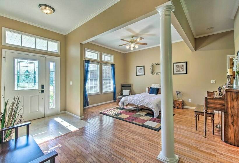 Retreat W/ Fire Pit ~ 16 Mi To Springfield!