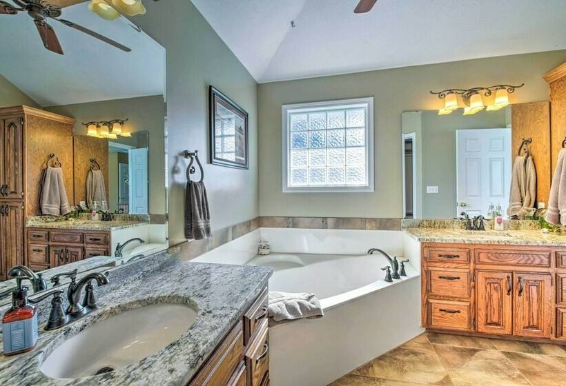 Retreat W/ Fire Pit ~ 16 Mi To Springfield!