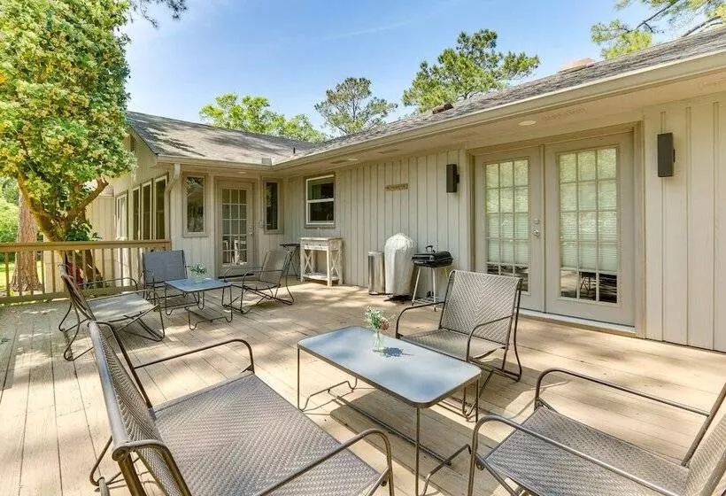 Sea Pines Resort Escape W/ Deck ~ 2 Mi To Beach!