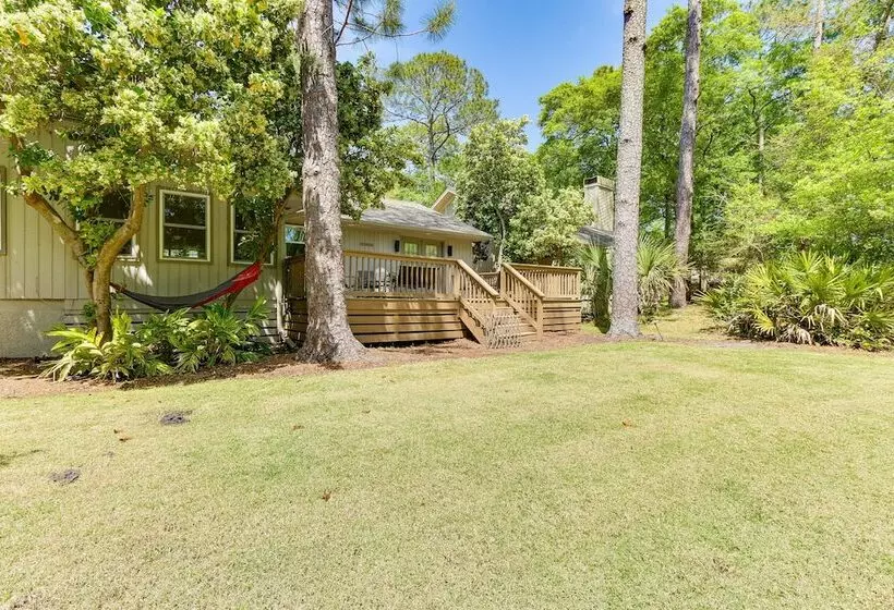 Sea Pines Resort Escape W/ Deck ~ 2 Mi To Beach!