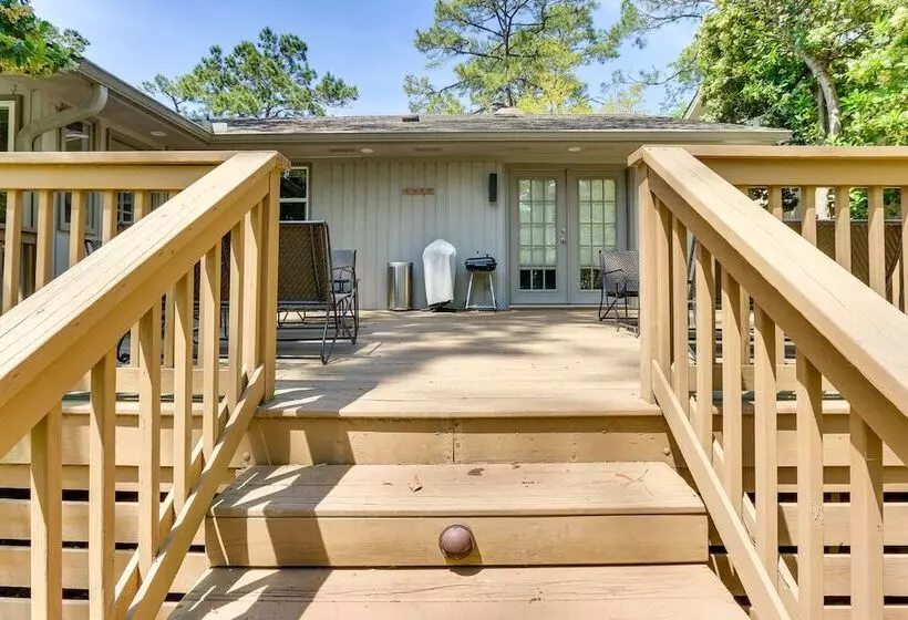 Sea Pines Resort Escape W/ Deck ~ 2 Mi To Beach!